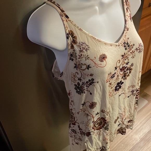 🚫SOLD🚫AEO Floral Criss Cross Tank 🌼 - Picture 8 of 12